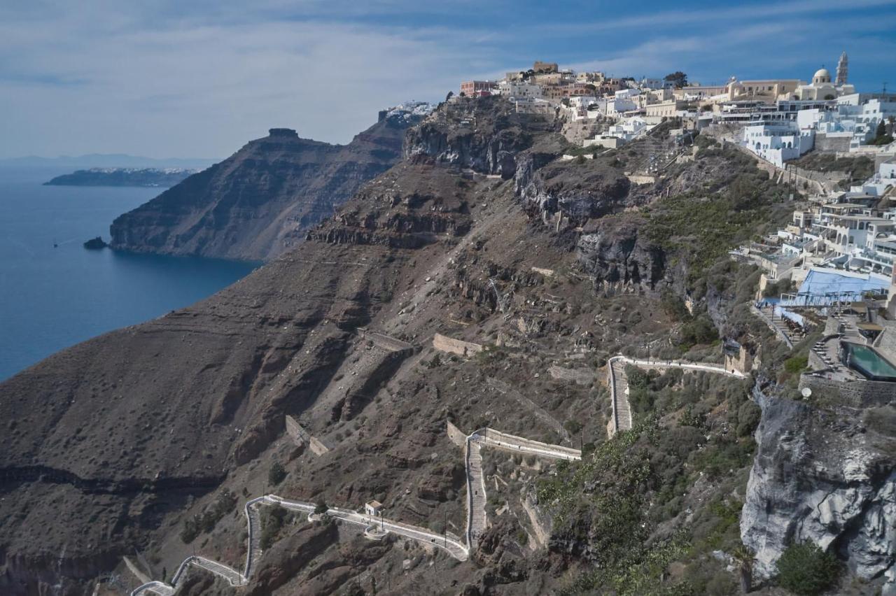 Amphitheater Cave Houses Fira  Exterior photo
